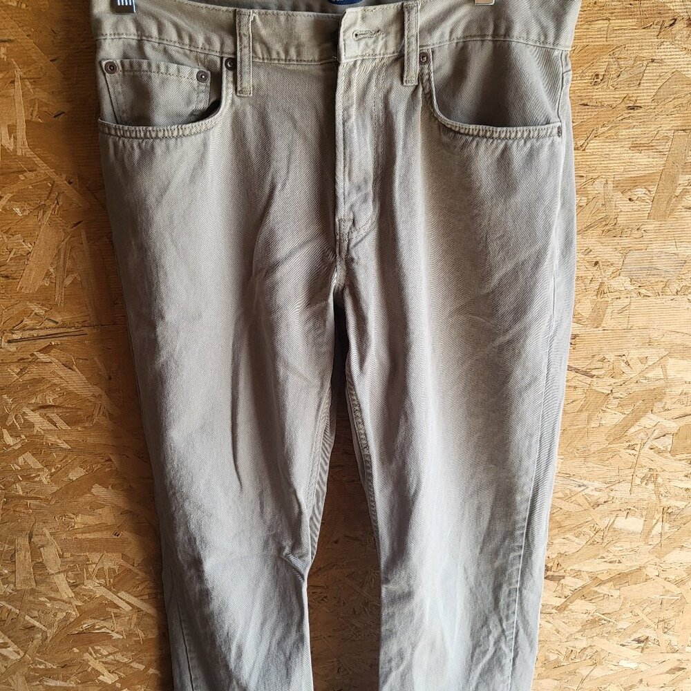 Old Navy Men’s beige jeans; 32(W) x 34(L), great condition! $20